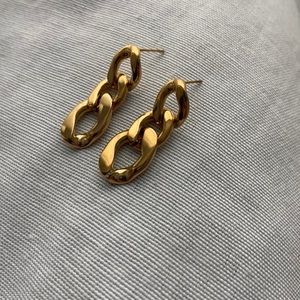 Super cute gold plated chain link earrings. Great quality and never worn.